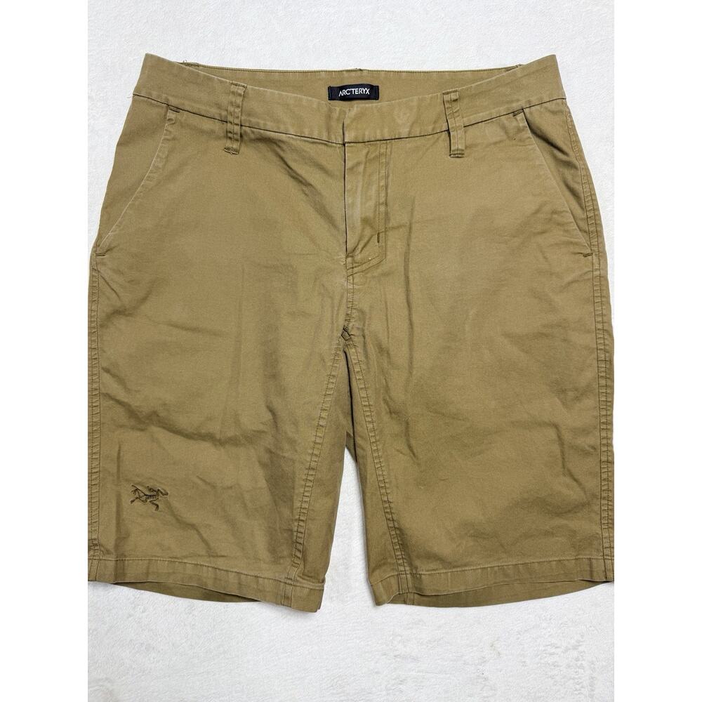 Arc'teryx Trim Fit Cargo Shorts Khaki Embroidered Logo Men's Size 32 Hiking Gorp